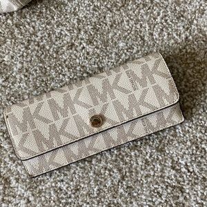 Michael kors wallet